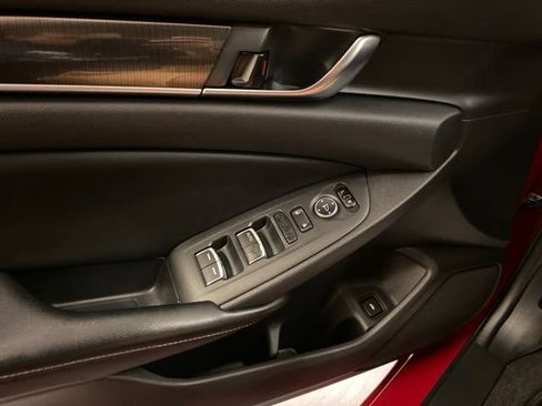 Used 2018 Honda Accord Sport image 19