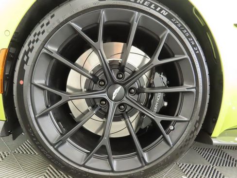 Used 2025 Aston Martin V8 Vantage Coupe image 25