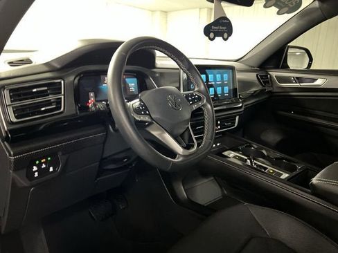 Used 2024 Volkswagen Atlas Cross Sport SE AWD/4WD image 10