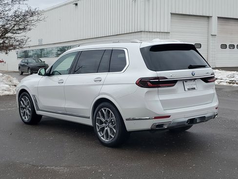 New 2026 BMW X7 xDrive40i w/ Premium Package image 2