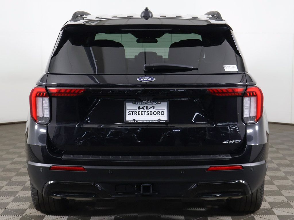 Used 2025 Ford Explorer ST-Line w/ ST-Line Street Pack AWD/4WD image 14