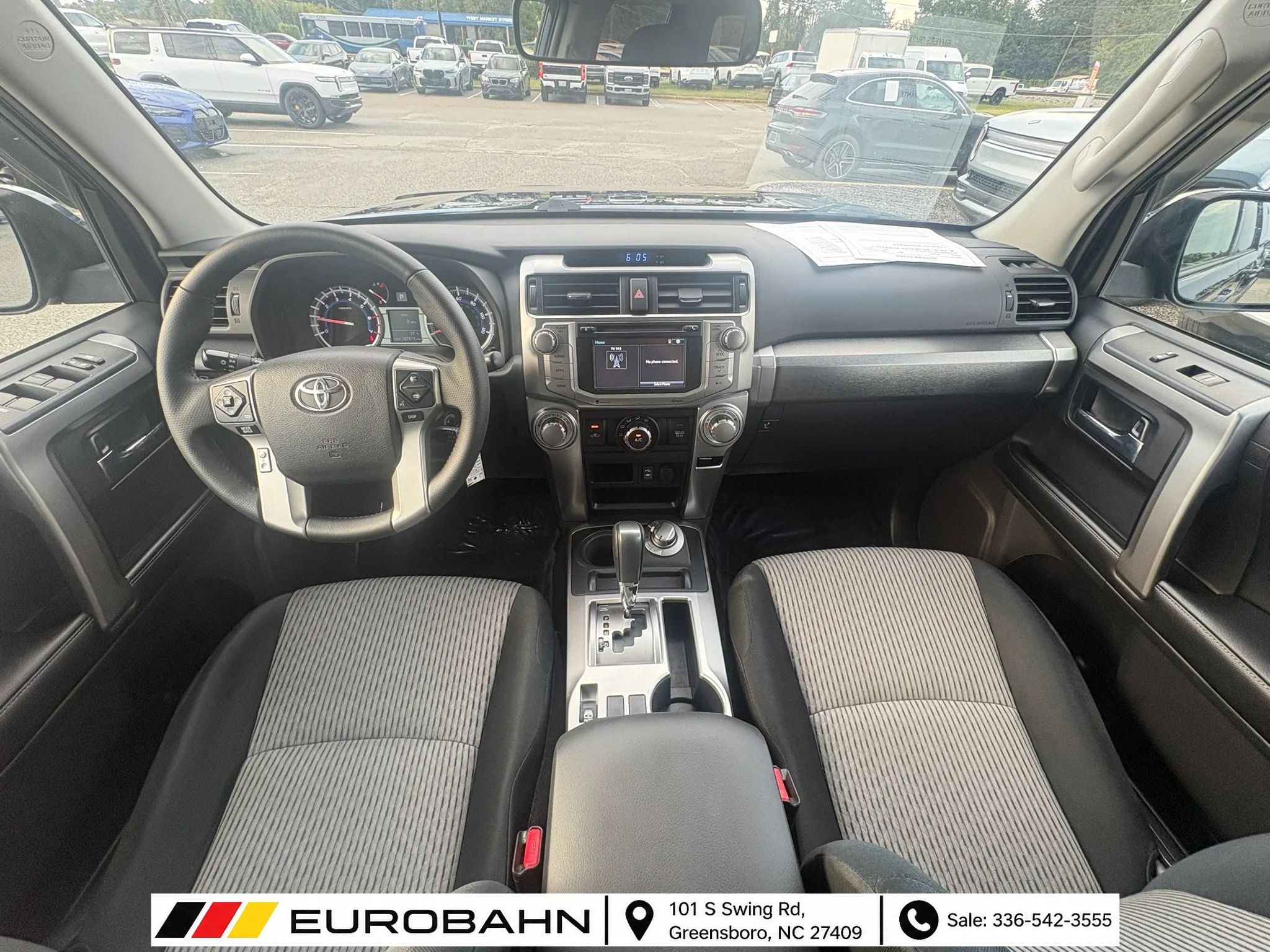 Used 2015 Toyota 4Runner SR5 AWD/4WD image 17