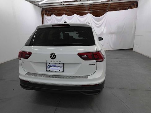 Used 2024 Volkswagen Tiguan SE w/ Panoramic Sunroof Package AWD/4WD image 5