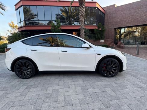 Used 2024 Tesla Model Y Performance AWD/4WD image 5