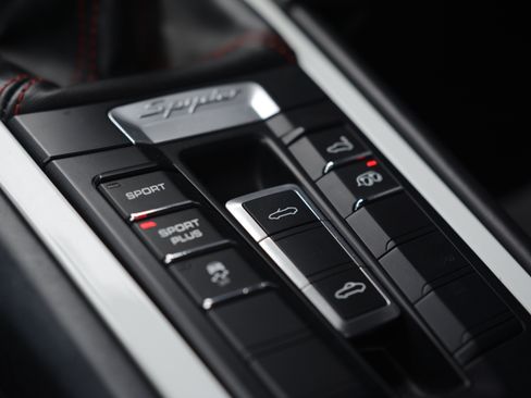 Certified 2016 Porsche Boxster Spyder RWD image 23