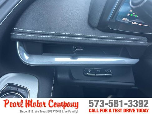 Used 2025 Chevrolet Corvette Z06 RWD image 14