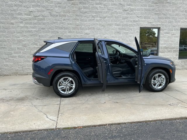 Certified 2025 Hyundai Tucson SE FWD image 6