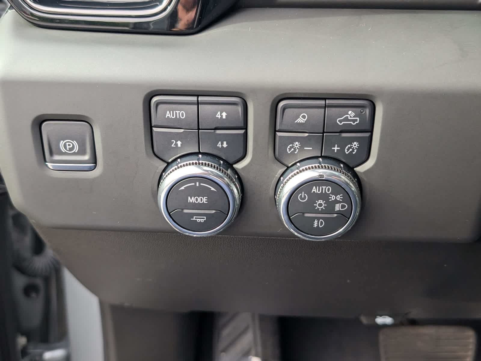 Certified 2025 GMC Sierra 1500 AT4 w/ AT4 Premium Package AWD/4WD image 23