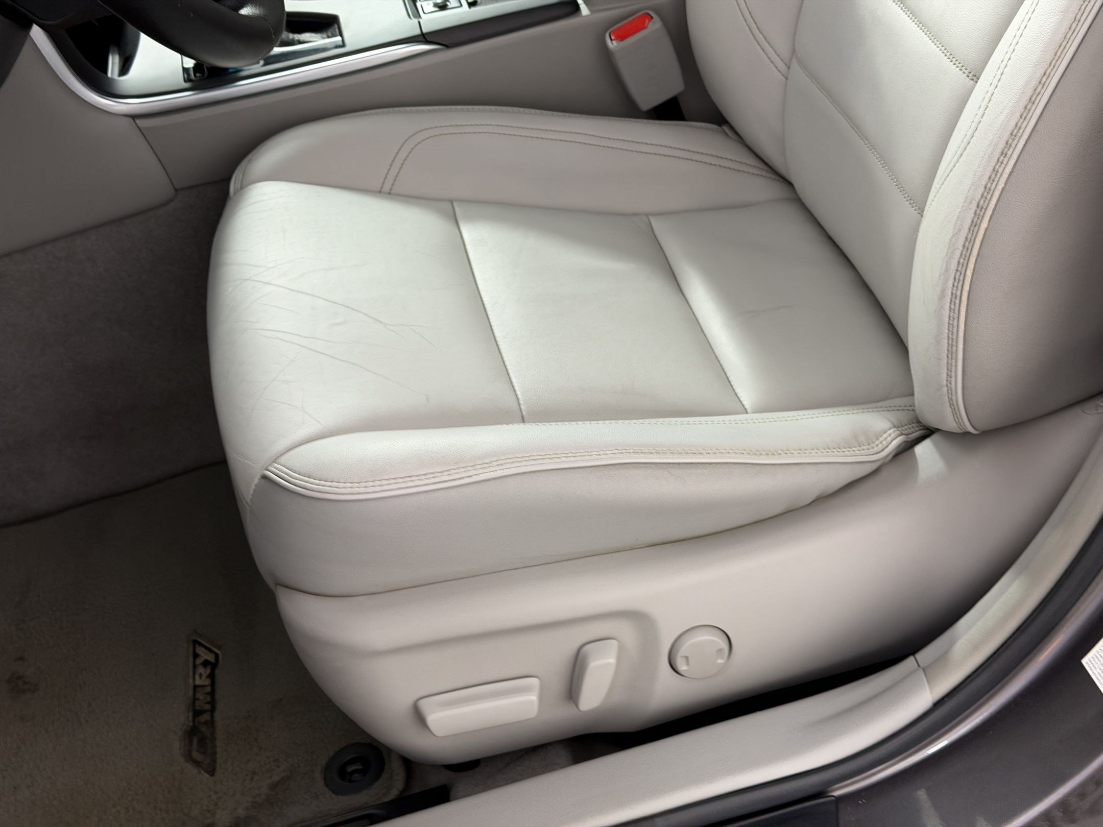 Used 2015 Toyota Camry XLE w/ Moonroof Package FWD image 14