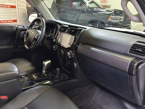 Used 2021 Toyota 4Runner TRD Off-Road Premium w/ Moonroof Package AWD/4WD image 18