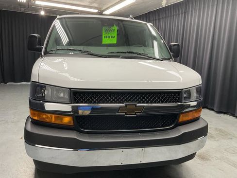 Used 2025 Chevrolet Express 3500 LT w/ LT Preferred Equipment Group image 5