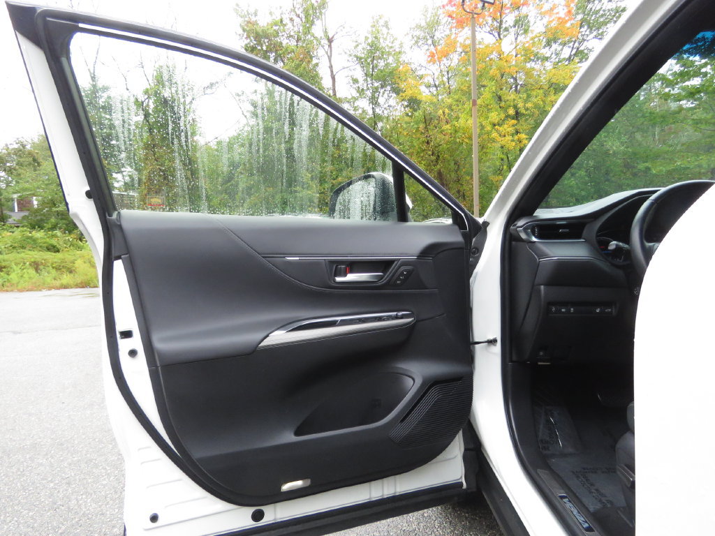 Used 2021 Toyota Venza XLE w/ Softex Package AWD/4WD image 9