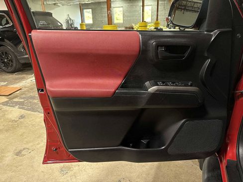 Certified 2020 Toyota Tacoma SR5 image 31