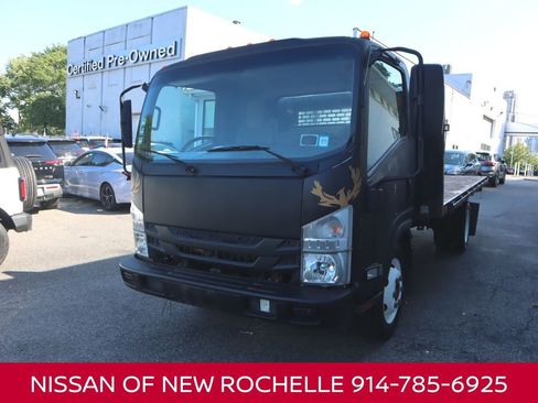 Used 2019 Isuzu NPR image 1