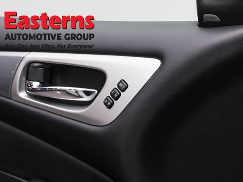 Used 2020 Nissan Pathfinder SL AWD/4WD image 24