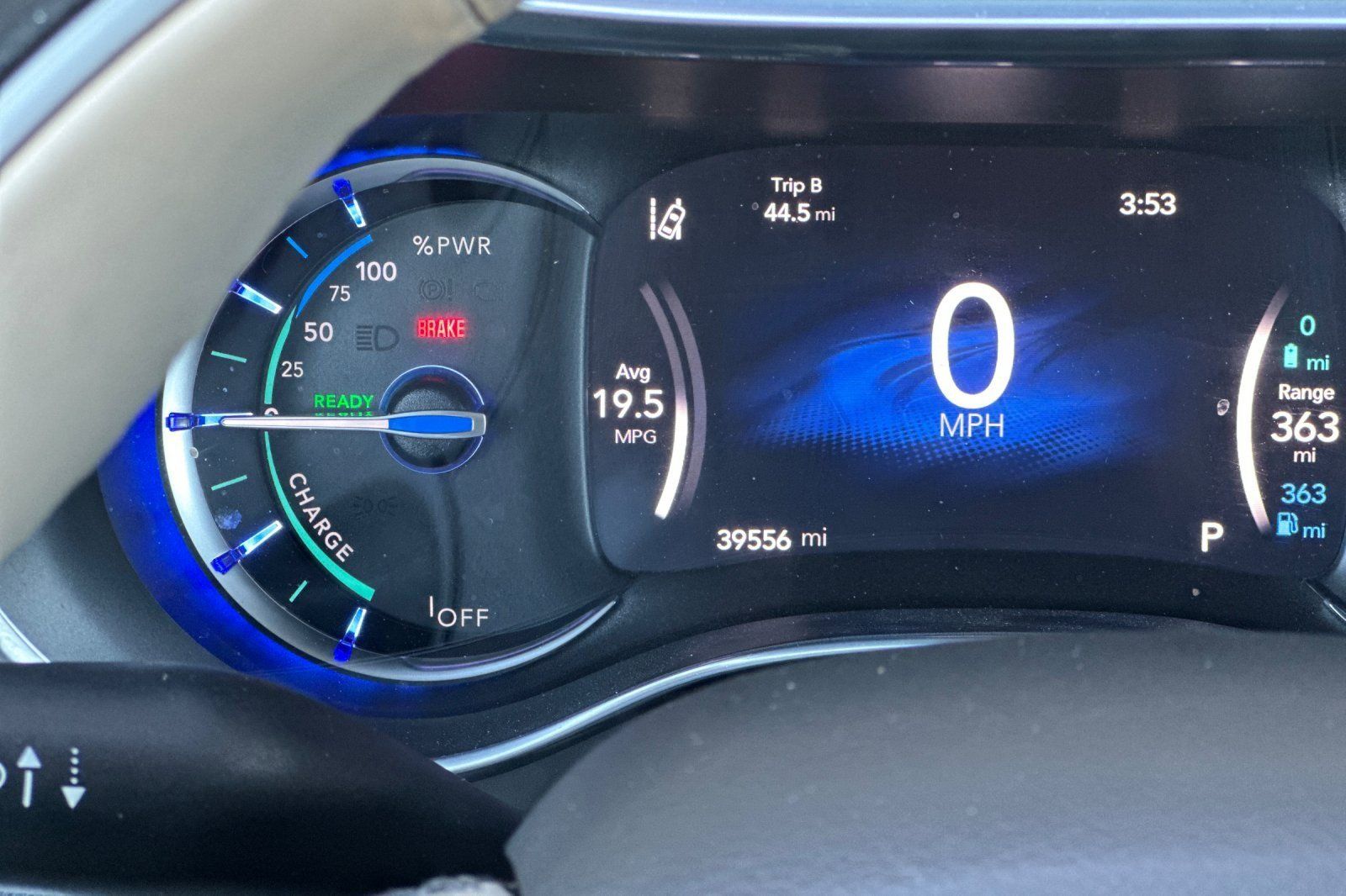 Used 2019 Chrysler Pacifica Limited w/ Advanced Safetytec Group FWD image 27
