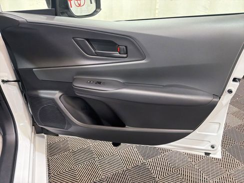Used 2025 Toyota Prius LE AWD/4WD image 11