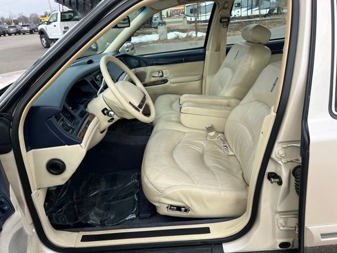 Used 1996 Lincoln Town Car Signature image 11