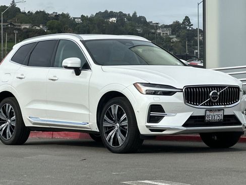 Used 2023 Volvo XC60 T8 Plus image 9