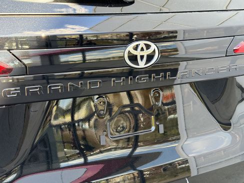 New 2026 Toyota Grand Highlander Platinum AWD/4WD image 42