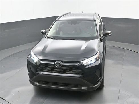 Used 2025 Toyota RAV4 XLE image 28