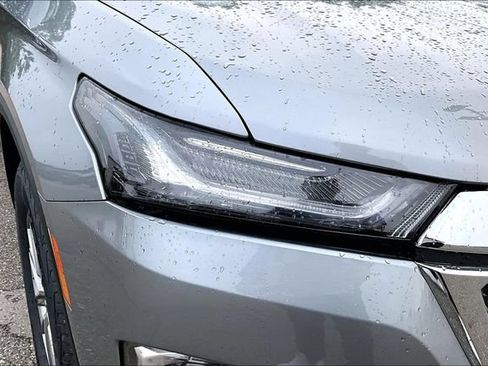 Used 2023 Chevrolet Traverse LT w/ LPO, Cargo Package AWD/4WD image 29