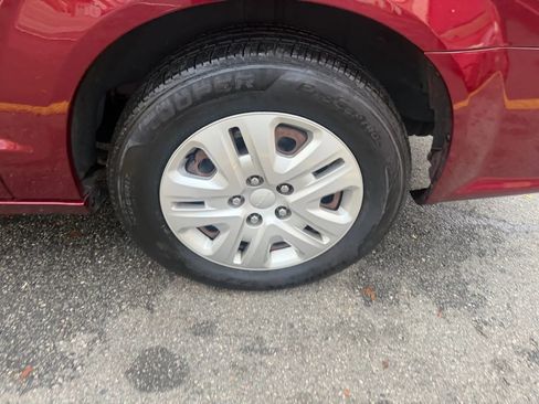 Used 2018 Dodge Grand Caravan SE w/ UConnect Hands-Free Group image 9