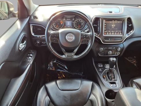 Used 2019 Jeep Cherokee Trailhawk w/ Cold Weather Group image 4