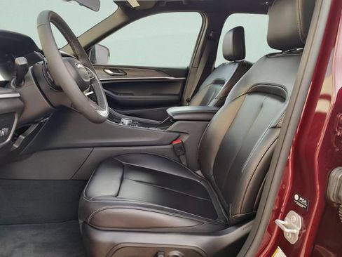 Used 2025 Jeep Grand Cherokee Limited RWD image 24