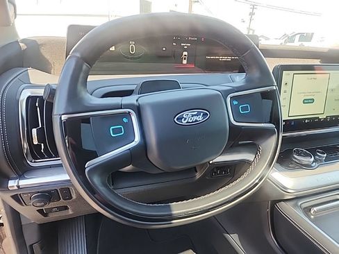 Used 2025 Ford Expedition Max Platinum AWD/4WD image 15