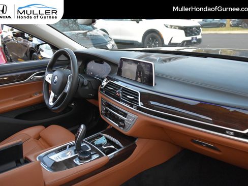 Used 2020 BMW 750i xDrive w/ Executive Package image 45
