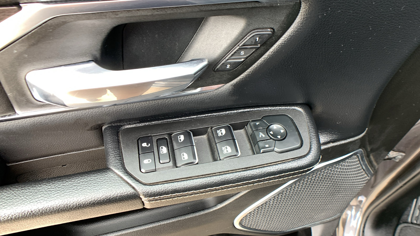 Used 2026 RAM 1500 Laramie w/ Sport Appearance Package AWD/4WD image 13