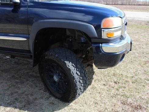 Used 2005 GMC Sierra 2500 SLT w/ Heavy-Duty Power Package image 6