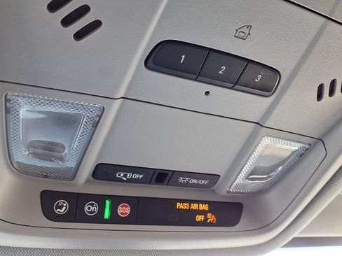 Used 2022 GMC Acadia SLT FWD image 20
