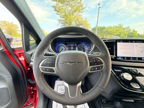 Used 2026 Chrysler Voyager LX image 14