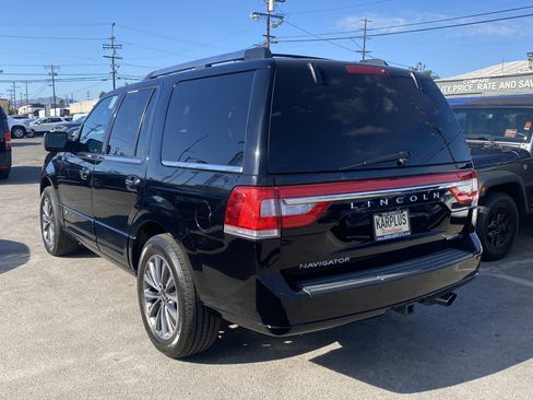 Used 2016 Lincoln Navigator Select image 11