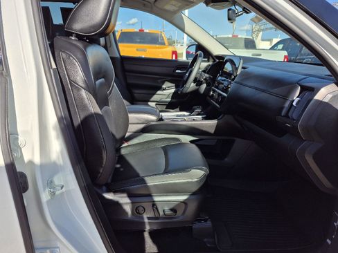 Used 2024 Nissan Pathfinder SL image 26