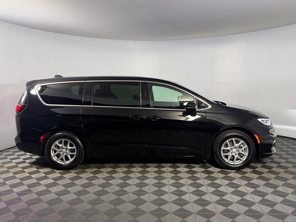 Certified 2026 Chrysler Pacifica Select FWD image 6