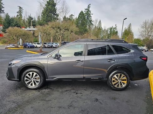 Used 2023 Subaru Outback Premium image 4