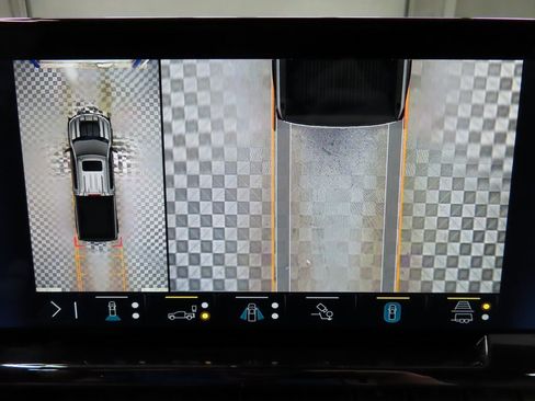 Used 2023 Chevrolet Silverado 1500 ZR2 image 17