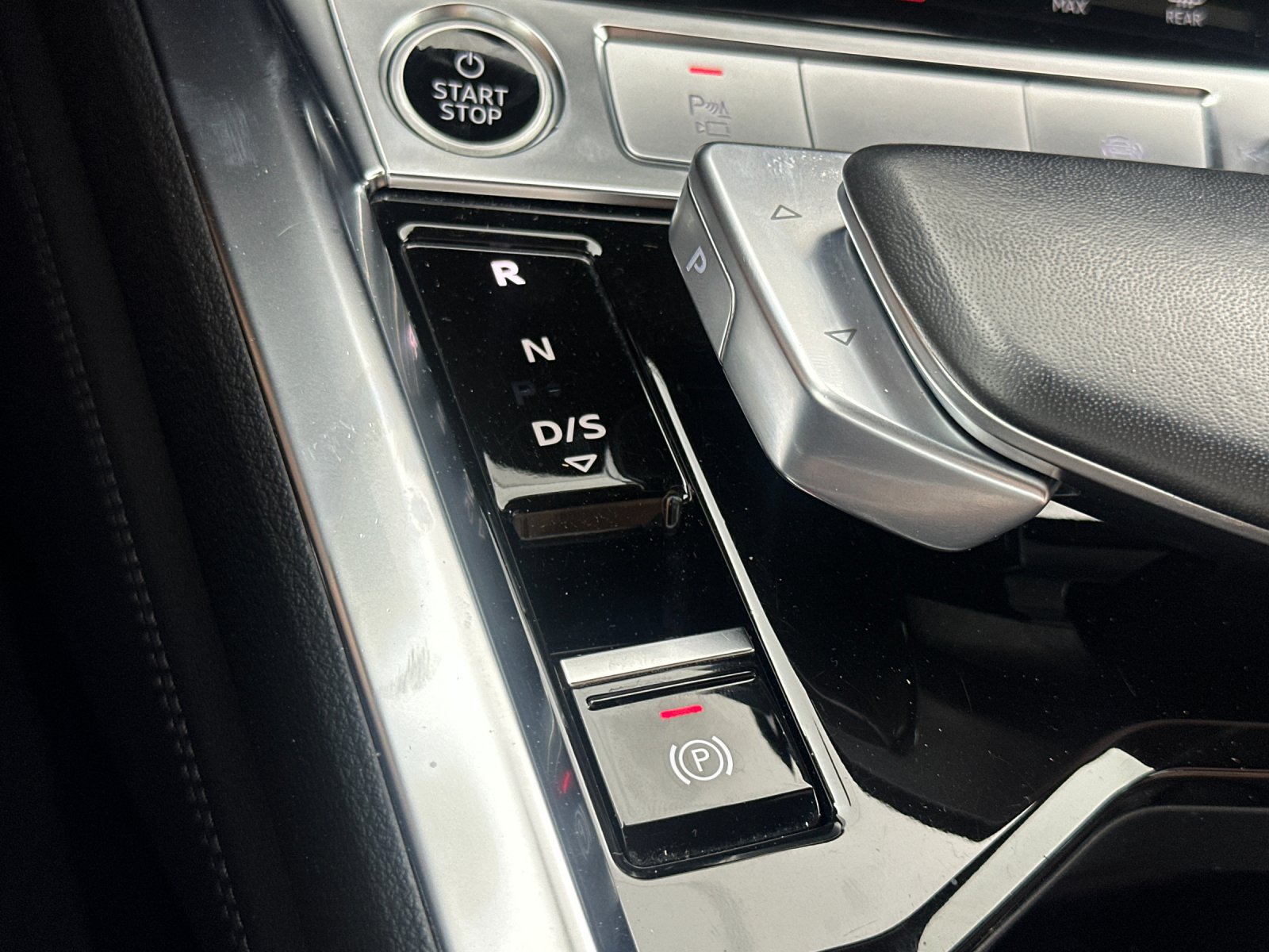 Used 2024 Audi Q8 e-tron Premium Plus AWD/4WD image 21