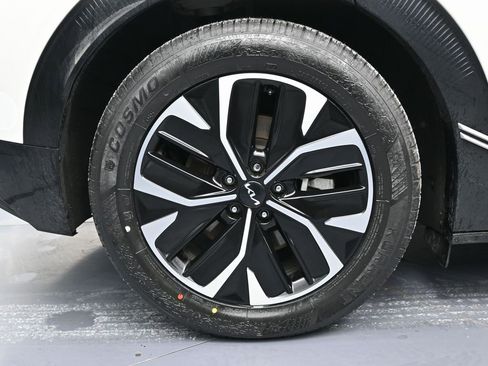 Used 2022 Kia EV6 Wind image 13