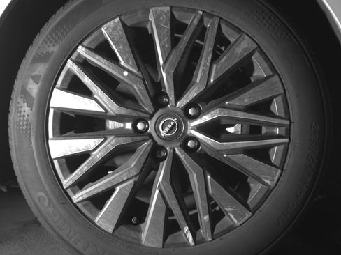 Used 2025 Nissan Altima 2.5 SV image 13