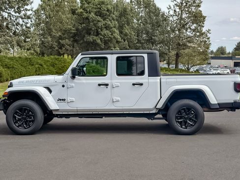 Used 2022 Jeep Gladiator Sport AWD/4WD image 8