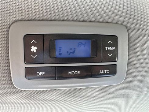 Used 2019 Toyota Sienna SE image 18