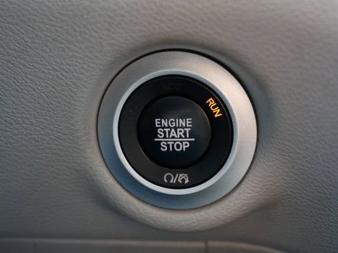 Used 2017 Chrysler Pacifica Touring image 27