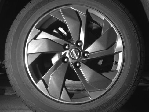 Used 2025 Nissan Rogue SV image 15