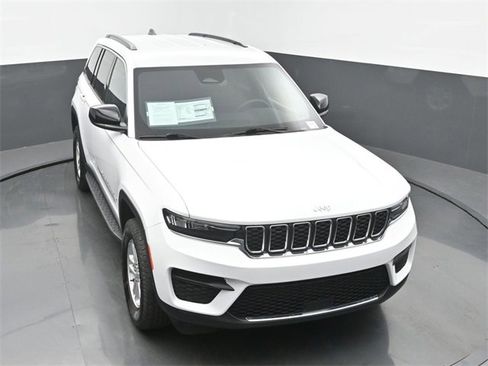 Used 2024 Jeep Grand Cherokee Laredo image 45