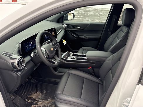 New 2026 Chevrolet Equinox LT w/ Convenience Package II image 16