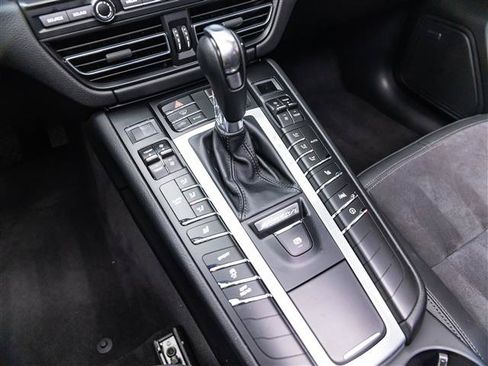 Used 2021 Porsche Macan AWD/4WD image 26